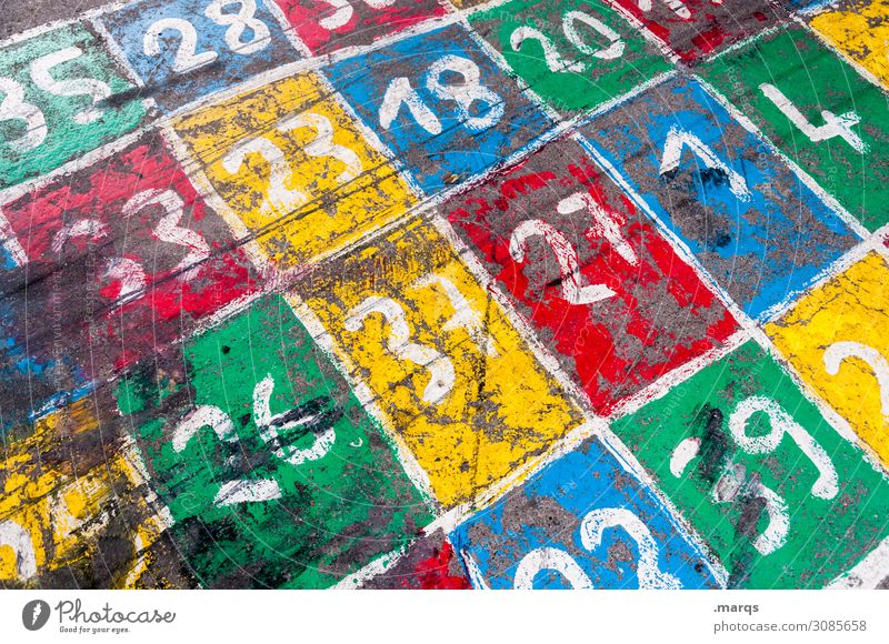 Spielstraße Spielen Beton Ziffern & Zahlen viele Bildung Farbe Kindheit Schulhof Raster Farbstoff Farbfoto mehrfarbig Außenaufnahme Menschenleer