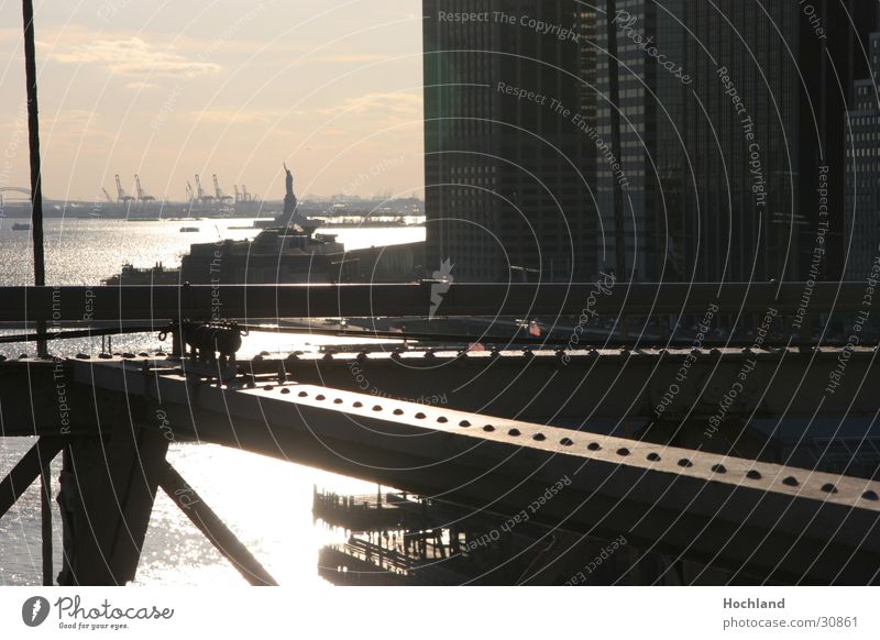 New York Brooklyn Bridge Stahlträger Abenddämmerung Gegenlicht Architektur Niete Bilddiagonalen Freiheitsstatue