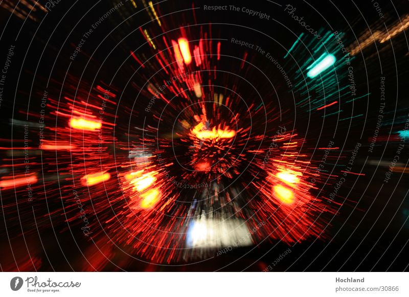 Nächtliche Heimfahrt gezoomt Premiere Zoomeffekt Hintergrundbild Urknall Fototechnik Feuerwerk Auto bei Nacht Lichtspritzer Evtent Peng