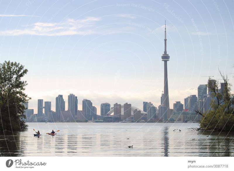Skyline von Toronto Kanada mit Ontario-See und Booten Ontario See CN Tower Sommer Hochhaus Himmel Panorama (Aussicht) Stadt Tourismus Ferien & Urlaub & Reisen