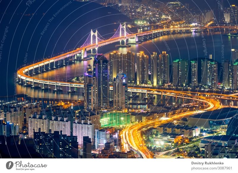 Stadtbild von Busan Gwangan-Brücke bei Nacht Süd Korea Republik Korea Asien Luftaufnahme asiatisch Großstadt Stadtzentrum Abenddämmerung berühmt beleuchtet