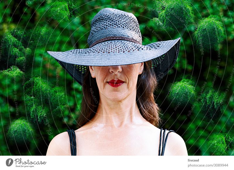 Frau unter den Bambusgärten, Spanien Lifestyle Glück Gesicht Leben Garten feminin Erwachsene Weiblicher Senior Kopf Nase Mund 1 Mensch 45-60 Jahre Natur Pflanze
