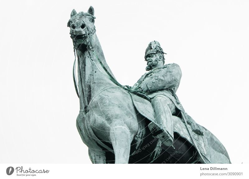 Statue Hamburg #1 statue figur hamburg regnerisch wolken deutschland Norddeutschland reiter pferd