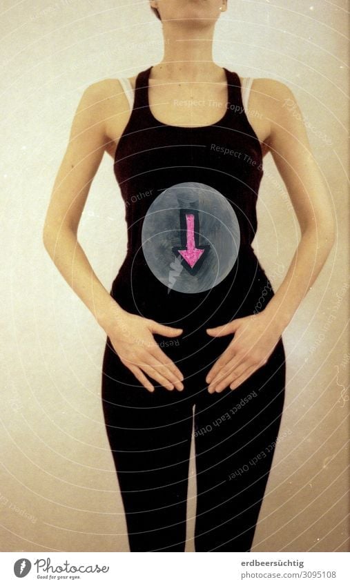 No shame to name - Collage mit pinkem Pfeil auf weiblichem Körper, der abstrakt auf Zyklus verweist Gesundheit Wellness Wohlgefühl feminin Frau Erwachsene Bauch