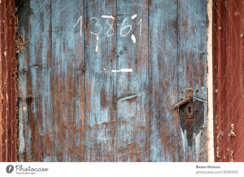 Verschlossene altersschwache Tür bemalt verschlossen Geheimcode Schloss Schlüsselloch Klinke geschlossen Eingang Eingangstür Holz Griff Strukturen & Formen