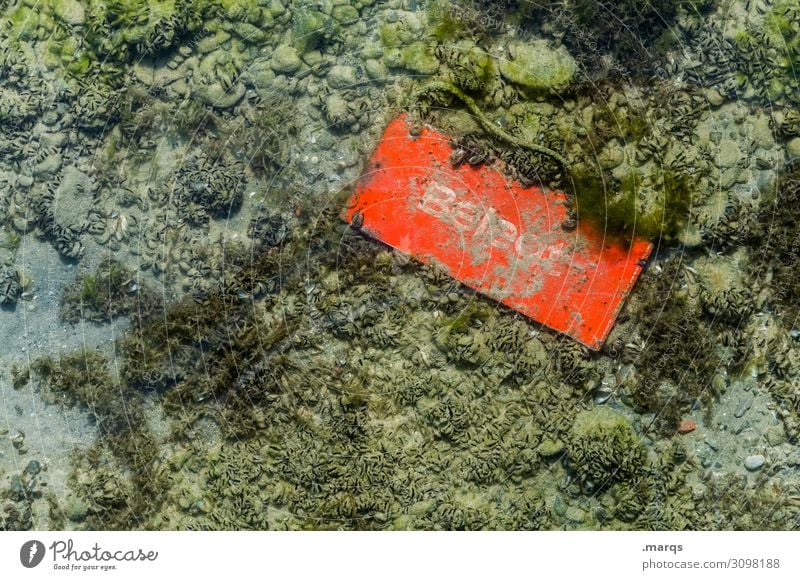 Belegt See Seegrund belegt besetzen Hinweisschild Warnschild alt orange Perspektive Vergänglichkeit Wandel & Veränderung Farbfoto Außenaufnahme