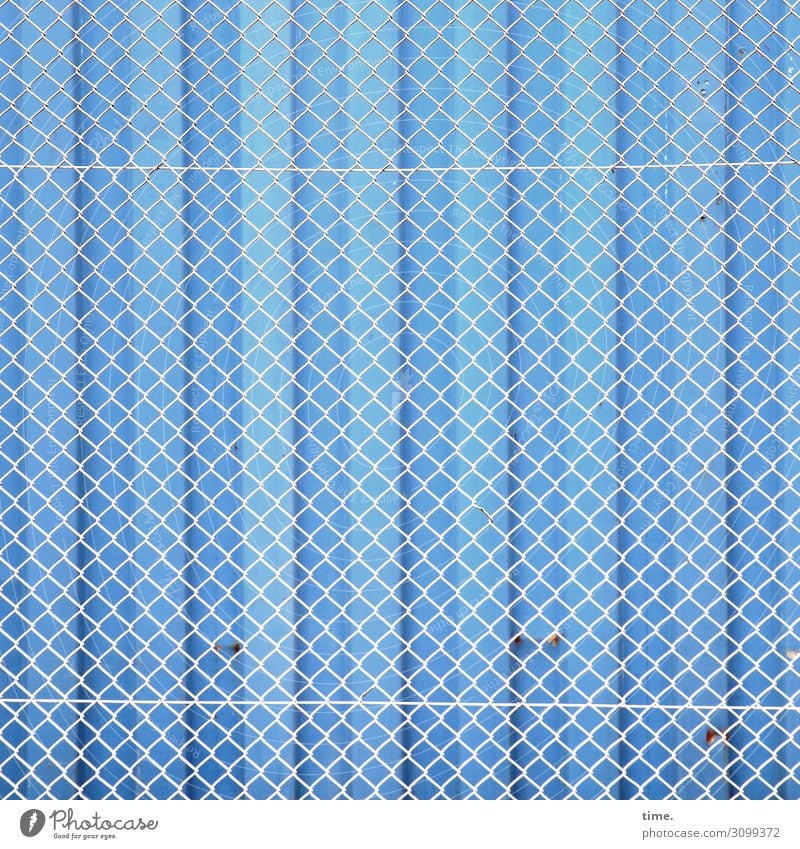 x|x|x|x|x|x|x|x|x|x|x Gebäude Mauer Wand Zaun Rost Metall Linie blau weiß Sicherheit Schutz Verantwortung Wachsamkeit standhaft Ordnungsliebe Angst Misstrauen
