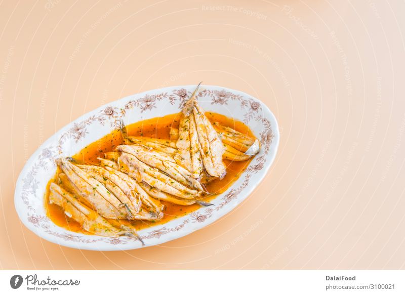 Sardinen mariniert typische gesunde Tapas aus Spanien Meeresfrüchte Mittagessen Abendessen Diät Teller Gastronomie frisch weiß Anchovis Amuse-Gueule aromatisch