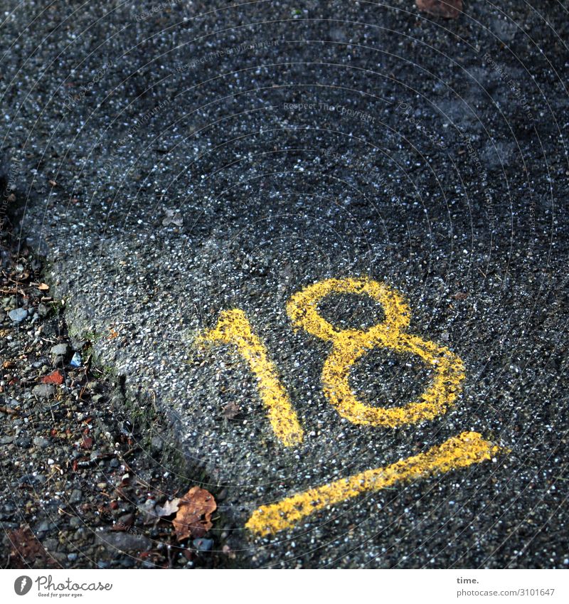 18 tageslicht farbe orientierung information zahl oldstyle linien streifen markierung straße weg asphalt