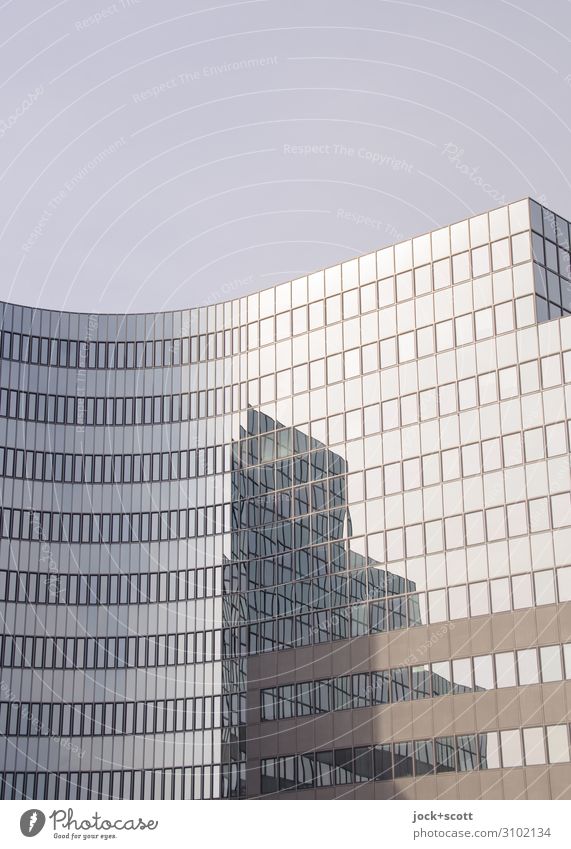 Glasfassade: Zeit der Reflektion Hochhaus Architektur Bürogebäude eckig hoch viele modern Qualität Spiegelfront gekrümmt Verzerrung Reaktionen u. Effekte