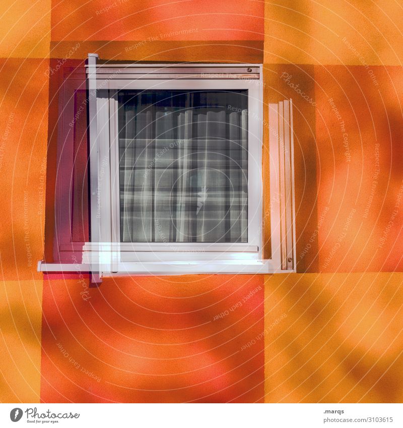 Fenster zum Herbst Fassade Streifen Häusliches Leben einfach violett orange rot Farbe Doppelbelichtung Farbfoto Außenaufnahme Menschenleer Textfreiraum links