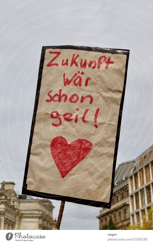 Zukunft wär schon geil! Klimawandel Berlin Hauptstadt Schilder & Markierungen Herz kämpfen Kommunizieren authentisch einzigartig rebellisch Stadt rot Macht Mut