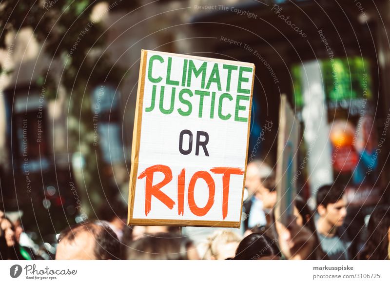 Climate justice or riot Kind Student Desaster Frieden Global Climate Mobilisation Global Climate Strike activist appeal atmosphere Hintergrundbild blue change