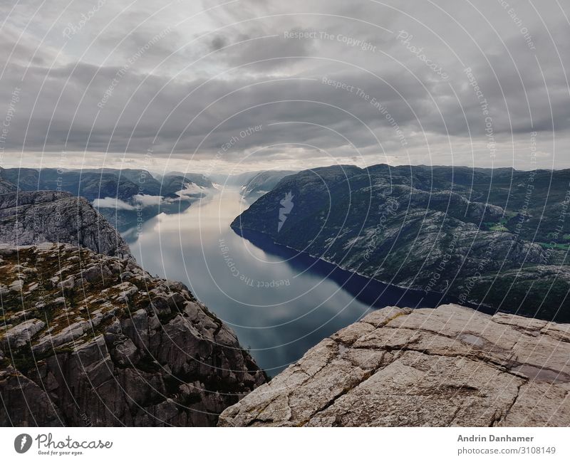 Preikelstolen Norway Natur Landschaft Himmel Wolken Horizont Felsen Alpen Berge u. Gebirge Fjord atmen Erholung genießen Ferien & Urlaub & Reisen wandern groß