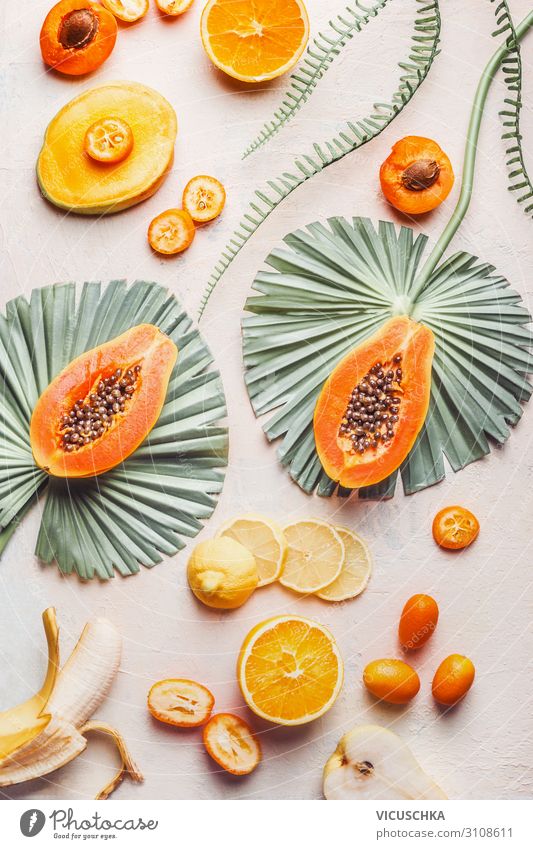 Exotische Früchte mit tropischen Blättern Lebensmittel Frucht Ernährung kaufen Design Gesunde Ernährung trendy Papaya Hintergrundbild Mango Banane Zitrusfrüchte