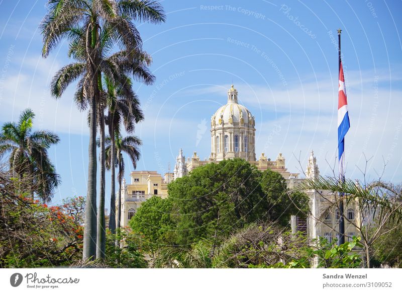 Havanna Kuba Amerika Stadt Hauptstadt Hafenstadt Altstadt Skyline Menschenleer Sehenswürdigkeit Wahrzeichen alt Bekanntheit exotisch Freundlichkeit