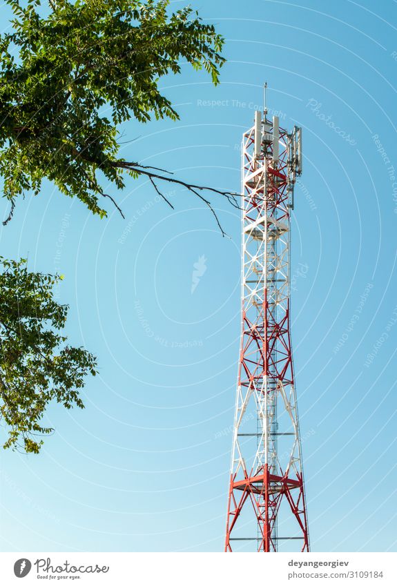 5G-Antenne für die schnelle Internetverteilung. Industrie Telekommunikation Telefon Handy Technik & Technologie Himmel Fluggerät Linie grün 5g 4G Netzwerk