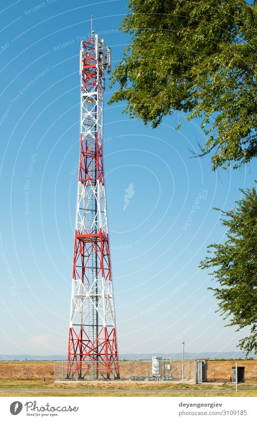 5G-Antenne für die schnelle Internetverteilung. Industrie Telekommunikation Telefon Handy Technik & Technologie Himmel Fluggerät Linie grün 5g 4G Netzwerk