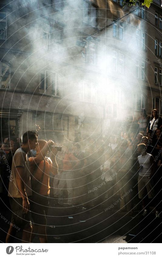 the fog Nebel Straßenfest Fotograf Besucher Menschengruppe Feste & Feiern Rauch Fotokamera Außenaufnahme