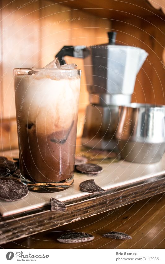 Schoko-Espresso Eiskaffee fühlt sich an wie Schokolade Kaffeetrinken Getränk Erfrischungsgetränk Glas Lifestyle elegant Freude Duft schön Wärme braun Stimmung