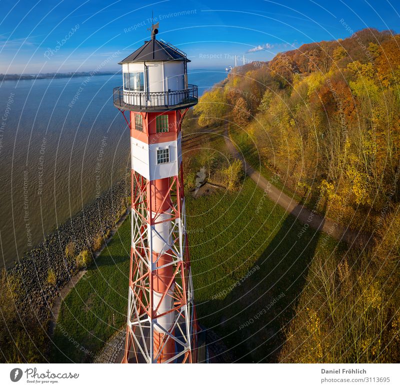 Leuchtturm in Hamburg Tourismus Ausflug Meer Insel Wellen Natur Landschaft Herbst Küste Flussufer Deutschland Bauwerk Architektur Schifffahrt Binnenschifffahrt