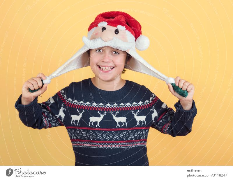 lächelndes Kind mit Weihnachtsmann Hut Freude Glück Winter Feste & Feiern Weihnachten & Advent Silvester u. Neujahr Mensch maskulin Familie & Verwandtschaft