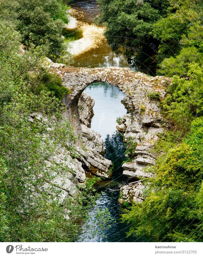 Eine mittelalterliche Brücke in Kampanien, Italien. Ferien & Urlaub & Reisen Tourismus Berge u. Gebirge Landschaft Fluss Ruine Straße Stein historisch cilento