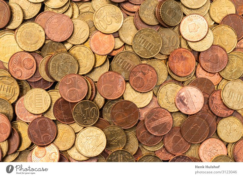 Viele kupferfarbene Euromünzen Metall Wert Geldmünzen Kupfer bezahlen mehrere Farbfoto Innenaufnahme Studioaufnahme Nahaufnahme Menschenleer Kunstlicht Licht