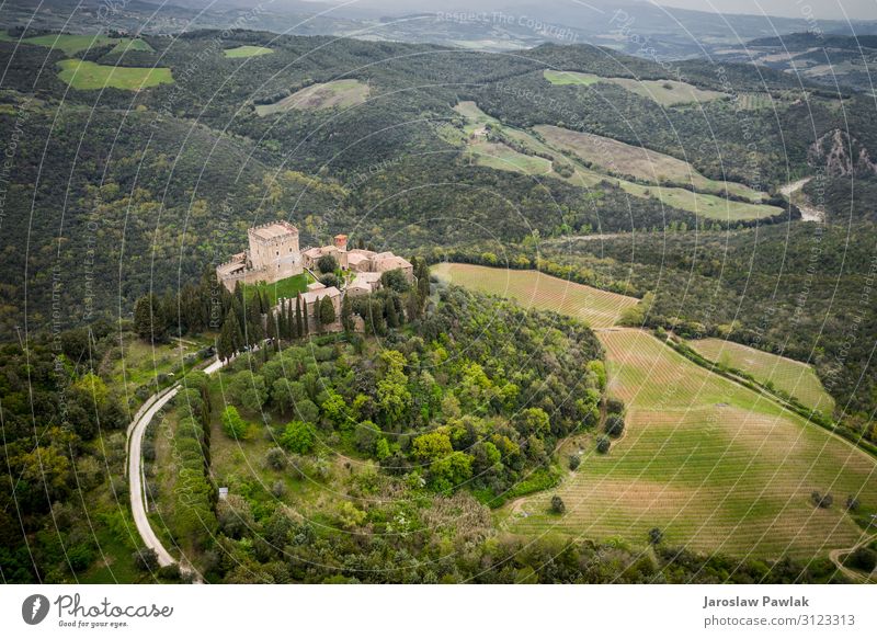 Schloss Ripa d'Orcia in der Toskana Foto von der Drohne alt Burg oder Schloss Landschaft reisen mittelalterlich Architektur Europa Tourismus Gebäude im Freien