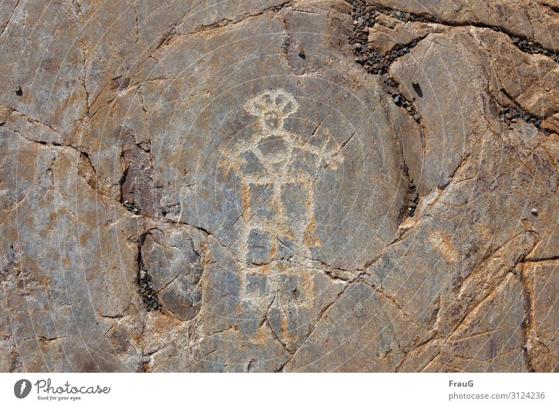 Zeitgeschichte | Felszeichnung Bergbau Mine Gestein Geologie Kupfer Felsen alt Zeichnung Figur Krone Gesicht