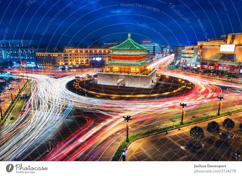 Xi'an Glockenturm Ferien & Urlaub & Reisen Tourismus Sightseeing Kultur Sehenswürdigkeit Verkehr Berufsverkehr Straßenverkehr modern Asien Asien Reisen