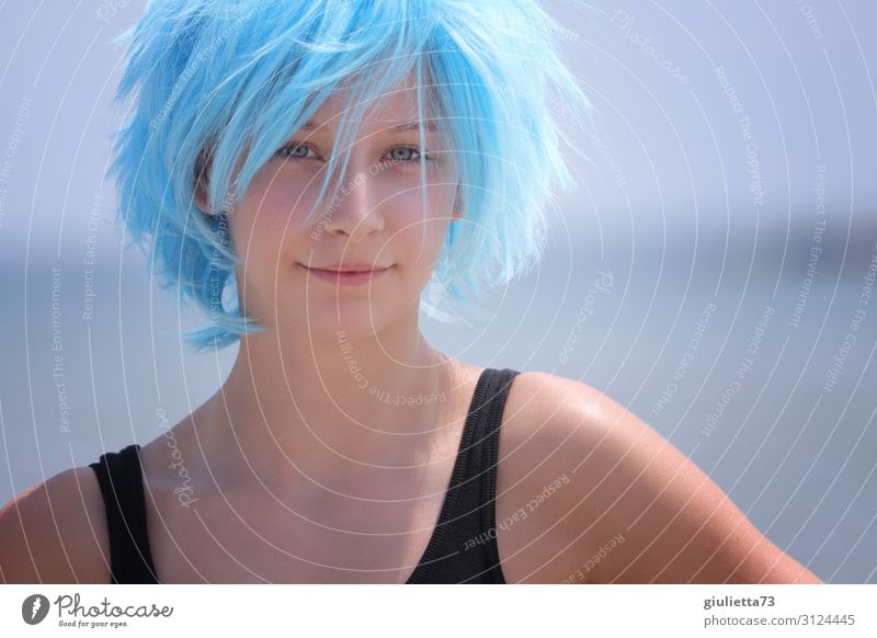 Hipster girl with blue hair ||| feminin Junge Frau Jugendliche Leben 1 Mensch 13-18 Jahre Sommer Schönes Wetter Meer Mode Haare & Frisuren kurzhaarig Perücke
