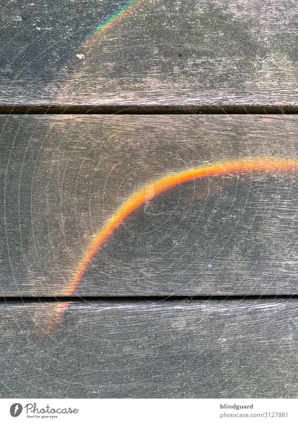 Little Rainbow Terrasse Holz leuchten ästhetisch außergewöhnlich schön mehrfarbig Freude geheimnisvoll Regenbogen regenbogenfarben Farbfoto Außenaufnahme