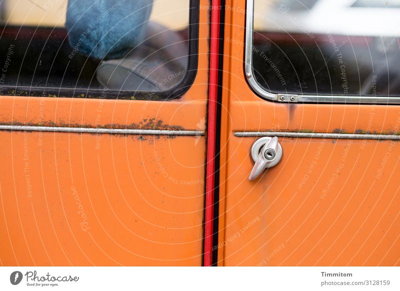 Älteres Kultfahrzeug Lifestyle Verkehr Fahrzeug PKW Glas Metall alt orange rot silber Gefühle Bamberg kultig Autotür Griff Rost Farbfoto Außenaufnahme