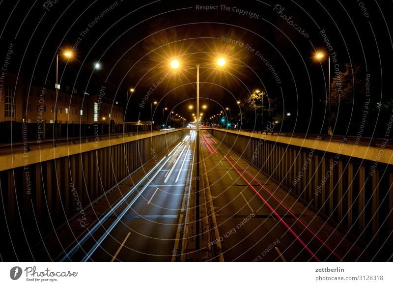 Flughafentunnel Tegel PKW Autobahn Bewegung blinkern mehrfarbig Dynamik Phantasie Fantasygeschichte glänzend Eile Licht Lichtspiel Lichtschreiben Lichtmalerei