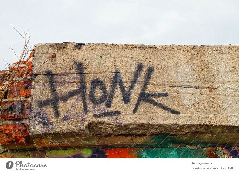 Honk Kunst Architektur Ruine Bauwerk Stein Zeichen Schriftzeichen Graffiti bedrohlich Gefühle Verbote "Zeichen mensch,hupen komisch metapher humorvoll
