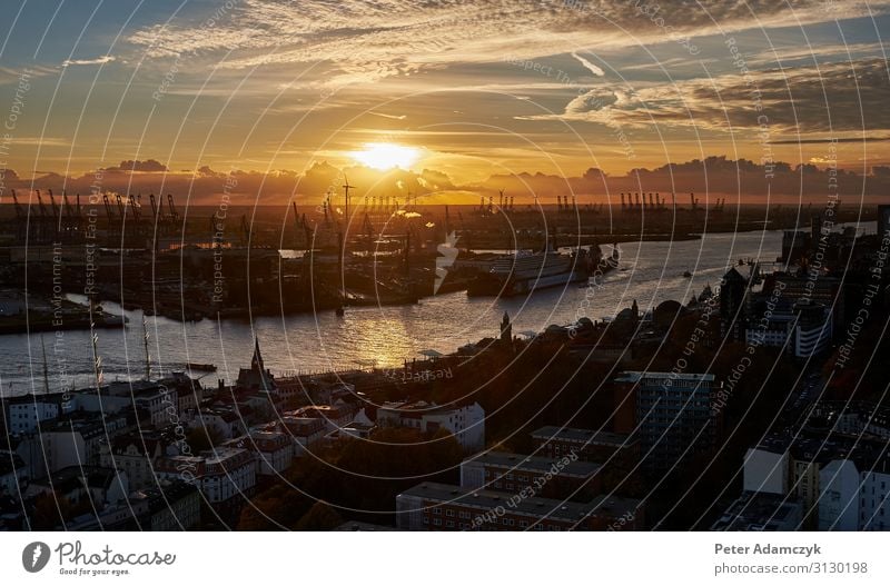 Hamburger Hafen bei Sonnenuntergang Natur Luft Wasser Himmel Wolken Sonnenaufgang Flussufer Hafenstadt Schifffahrt Binnenschifffahrt Horizont Tourismus Farbfoto