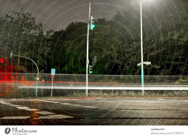 Feierabendverkehr Abend Bewegung mehrfarbig Dynamik Phantasie glänzend Licht Lichtspiel Lichtschreiben Lichtmalerei Lightshow Linie Nacht Natur Berufsverkehr