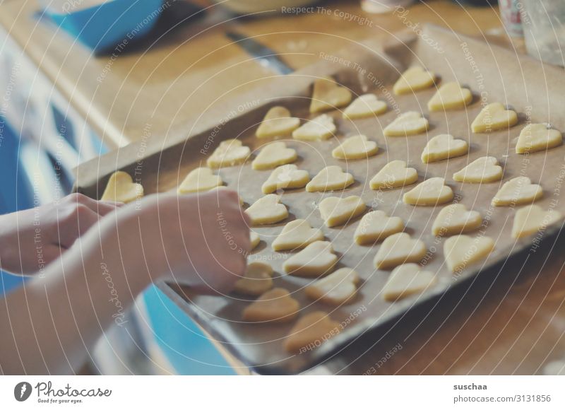 herzkeks oder scherzkeks Plätzchen Keks backen Backblech Backpapier viele lecker herzförmig Herz Küche Lebensmittel zuckerhaltig Süßwaren Dessert