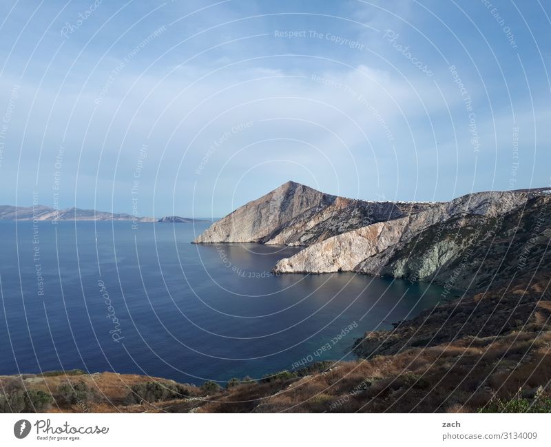 Nur ein Fels im Meer Landschaft Wasser Himmel Wolken Schönes Wetter Sträucher Hügel Felsen Küste Mittelmeer Ägäis Insel Folegandros Kykladen Griechenland wild