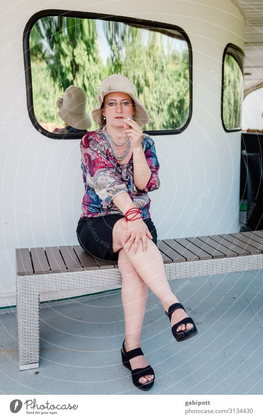 Neulich auf dem Kreuzfahrtschiff! (UT Dresden) Mensch feminin Frau Erwachsene Leben Fenster Schifffahrt Passagierschiff Rauchen sitzen warten elegant schön