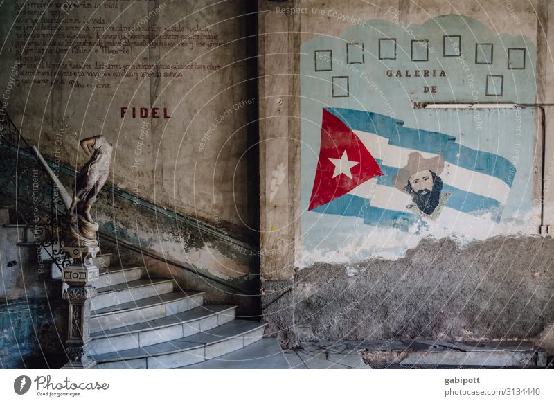 Restaurant La Guarida Havanna Kuba Südamerika Mittelamerika Hauptstadt Haus Treppe Fassade Zeichen Schriftzeichen alt historisch trashig Stadt Verfall