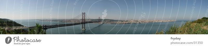 Lissabon II Panorama (Aussicht) Weitwinkel Portugal Europa Brücke Hafen groß Panorama (Bildformat)