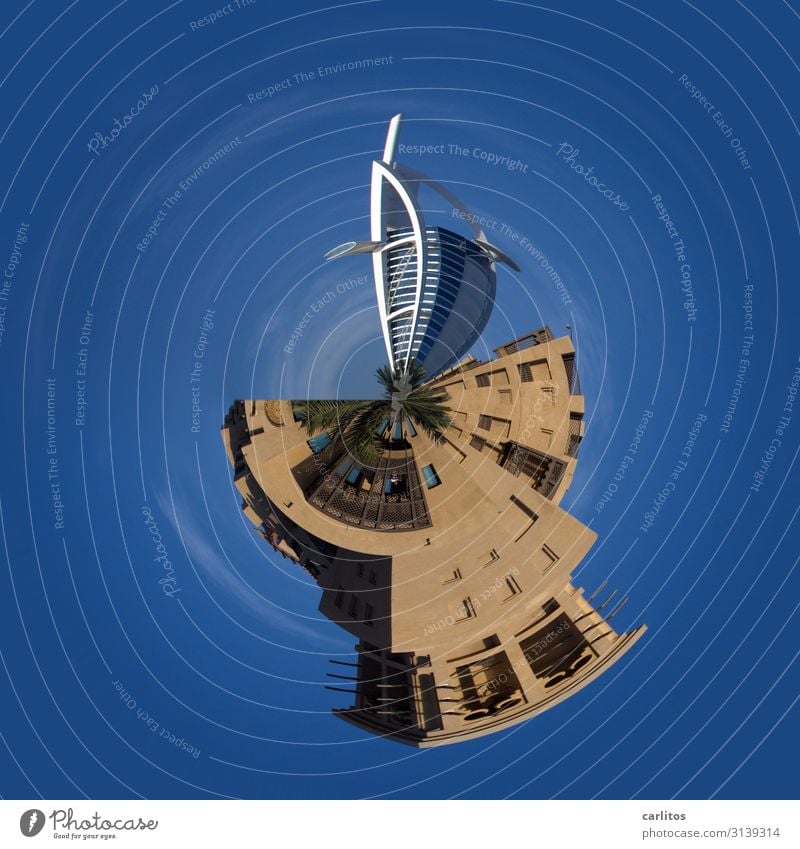 es geht rund auf dieser Welt Burj Al-Arab Hotel Dubai little planet tiny world Vereinigte Arabische Emirate Tourismus blau Weltkugel Erde Planet Hochhaus