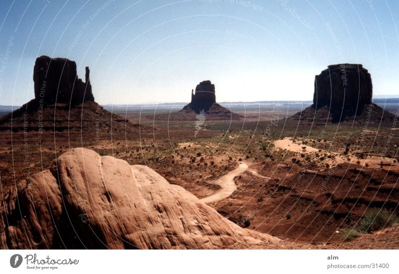 The Rock Blauer Himmel Wüste Felsen Gesteinsformationen Monument Valley Bekanntheit Attraktion Sehenswürdigkeit Klarer Himmel Wolkenloser Himmel Weltreise