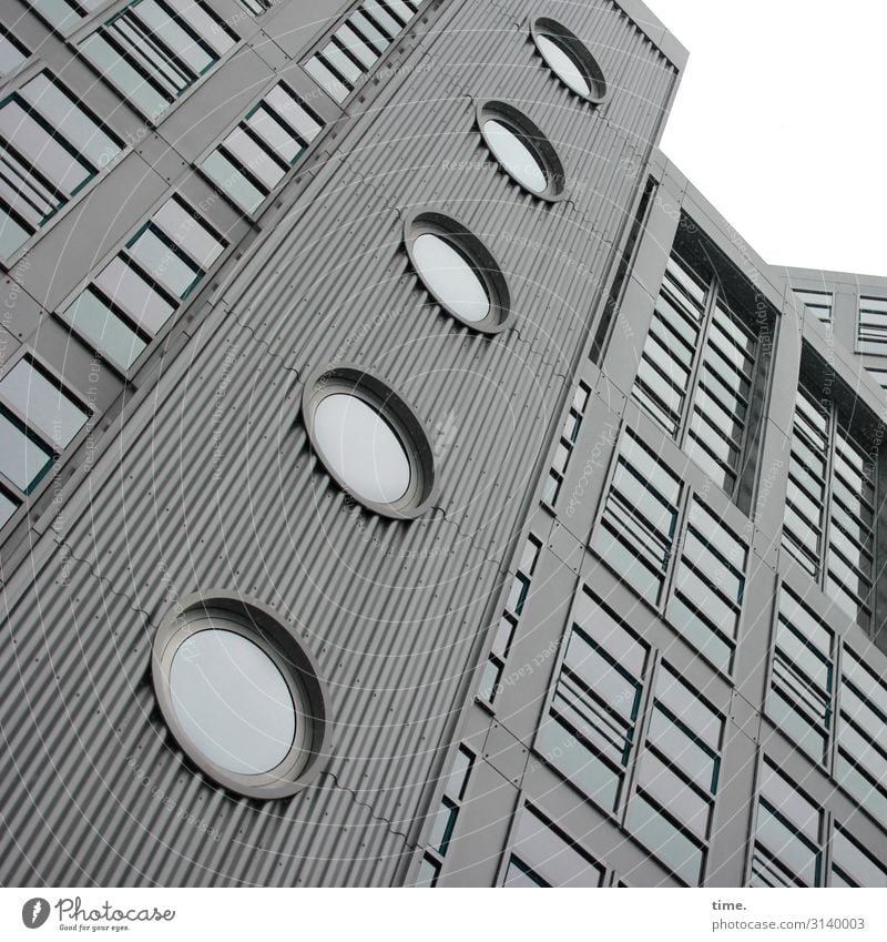 Halswirbelsäulentraining (V) Hamburg Stadtzentrum Haus Hochhaus Bauwerk Gebäude Architektur Mauer Wand Fassade Fenster Glas Metall Linie Streifen eckig hoch