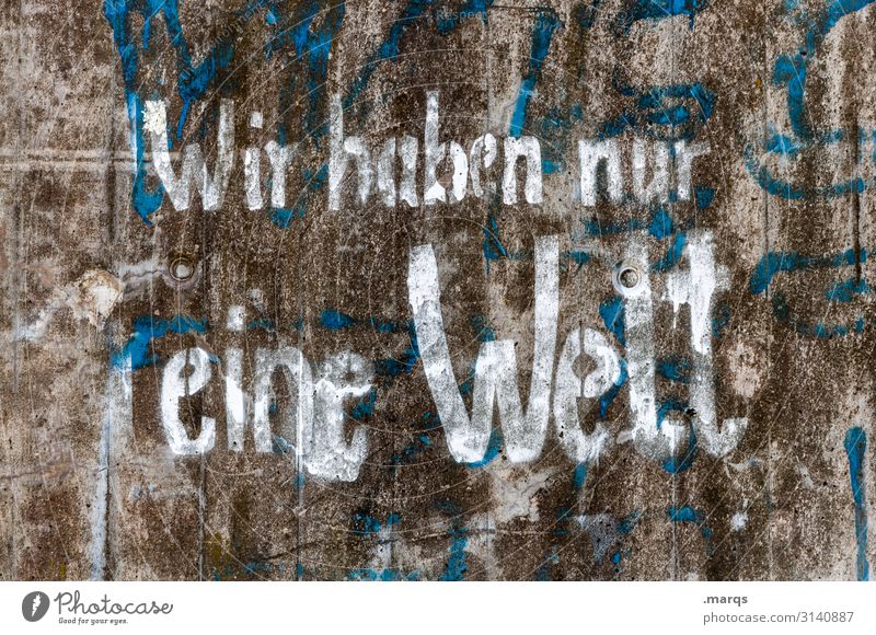 Wir haben nur eine Welt Mauer Wand Schriftzeichen Graffiti alt trashig Zukunftsangst Klima Klimawandel Klimaschutz nachhaltig Erde Farbfoto Außenaufnahme