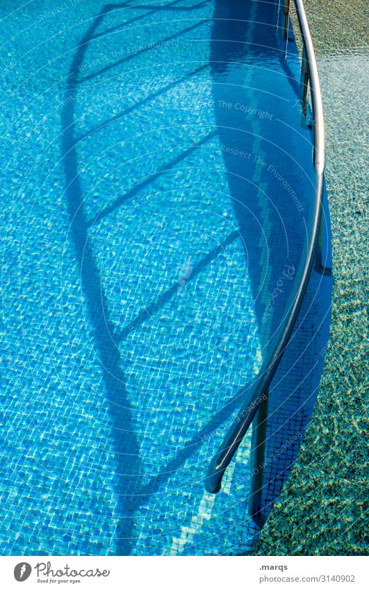 Pool Swimmingpool Schwimmbad Fliesen u. Kacheln Geländer geschwungen Schatten Wasser Erfrischung Sommer Licht Metall Schwimmen & Baden Ferien & Urlaub & Reisen