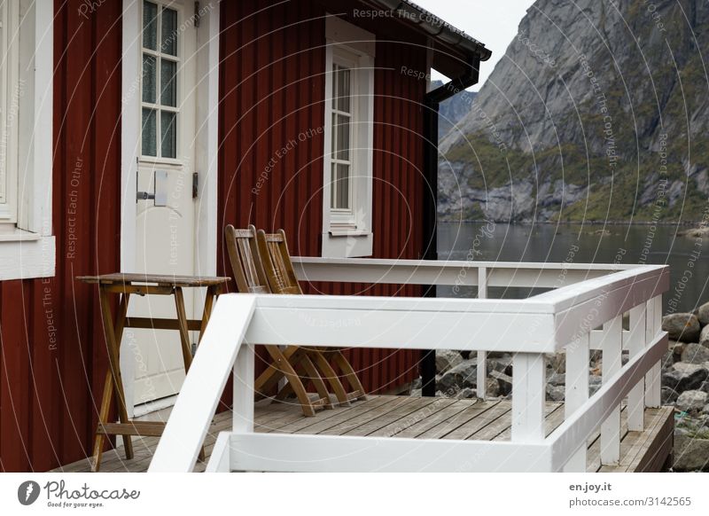 Unser Nest Ferien & Urlaub & Reisen Felsen Berge u. Gebirge Fjord Reine Lofoten Norwegen Skandinavien Haus Einfamilienhaus Traumhaus Hütte Fassade Balkon