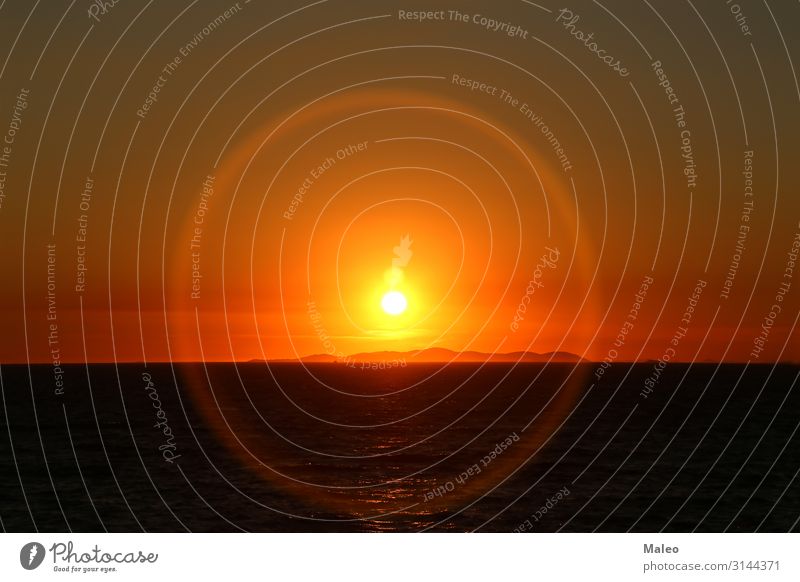 Adriatischer Sonnenuntergang aureole Strand schön Küste Farbe Kroatien Halo Insel Landschaft Licht Natur Meer orange scenics Silhouette Himmel Sommer